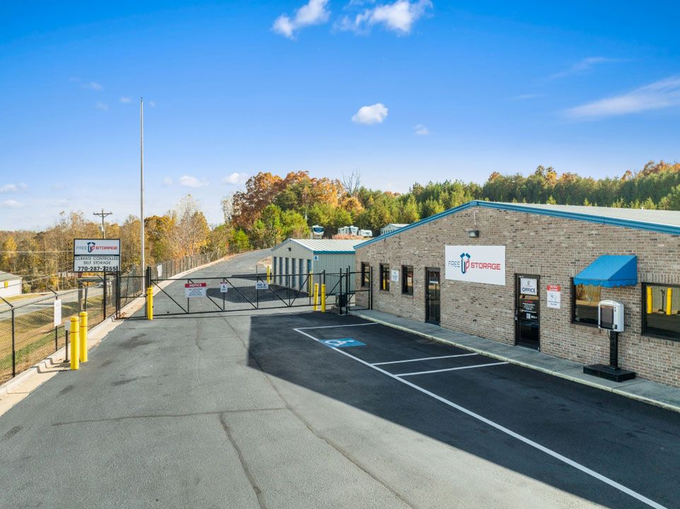 FreeUp Storage Dahlonega - Frontage